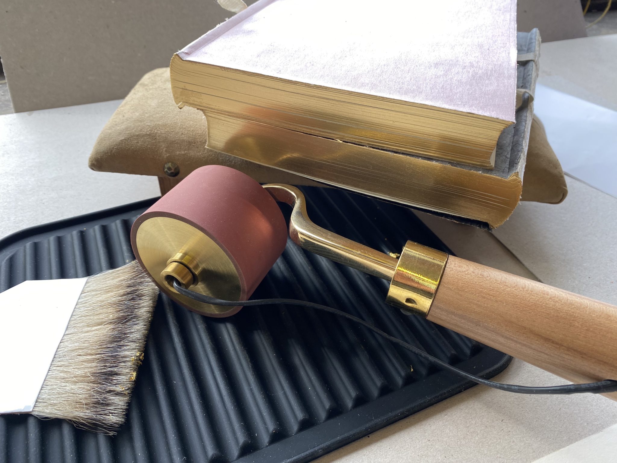 IMG_4067 Gilding book edges